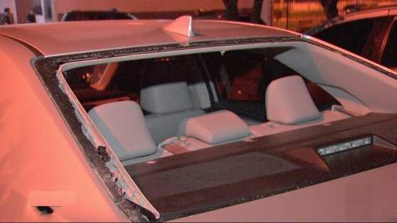 Os bandidos queriam roubar o veículo Toyota Corolla do policial, que estava com a família no momento da ação.