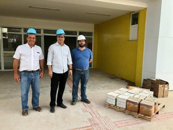 Emanuel Pinheiro visitou a obra do novo Pronto-Socorro na última sexta-feira.