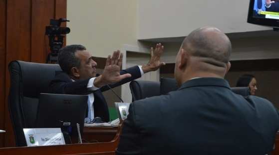 Situação envolveu os vereadores Abílio Júnior e Renivaldo Nascimento.
