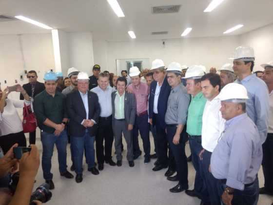 Políticos mato-grossenses acompanharam o ministro Carlos Marun em visita à obra do novo Pronto-Socorro.