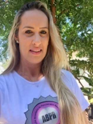 Emanuelle Calgaro é Psicoterapeuta Reencarnacionista formada pela Associação Brasileira de Psicoterapia Reencarnacionista