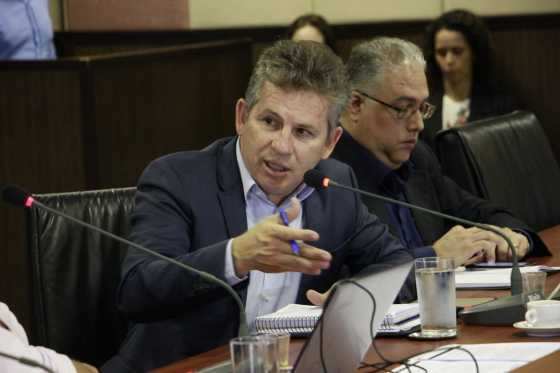 O governador eleito Mauro Mendes esteve reunido com diversos deputados na noite de ontem.