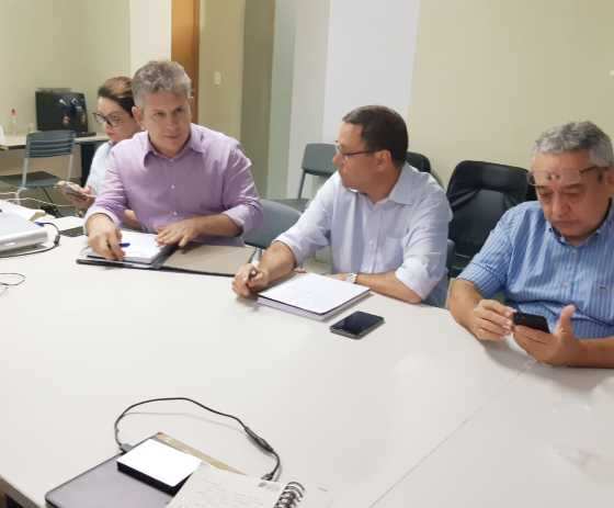 Mauro Mendes vem se reunindo com a equipe de transição para identificar possíveis cortes no Governo do Estado.