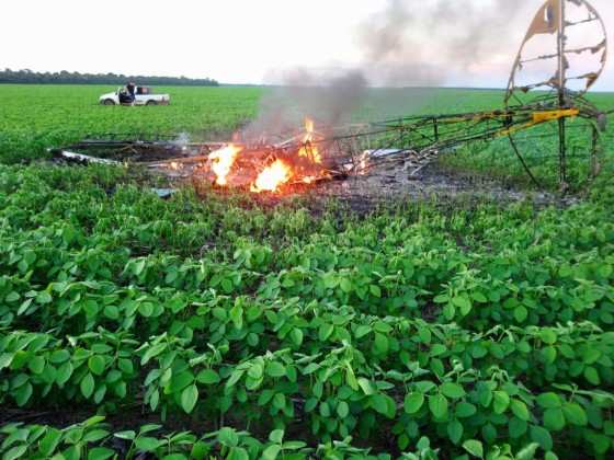 Avião que caiu e pegou fogo 