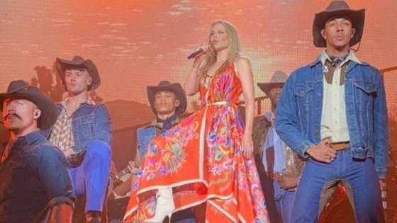 kylie Minogue durante apresentação em Colônia