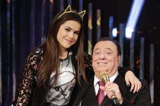 O apresentador Raul Gil detonou a emissora de Silvio Santos e também Maísa Silva.