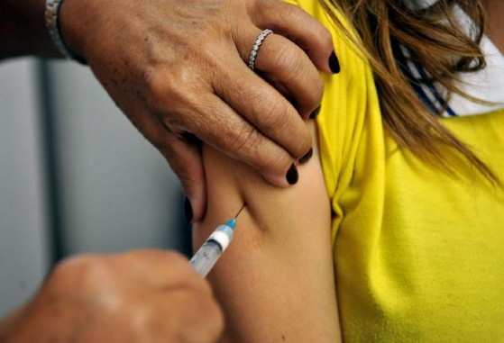 A previsão do Ministério da Saúde é repassar ao Estado um total de 14 remessas, ou seja, lotes da vacina por etapas