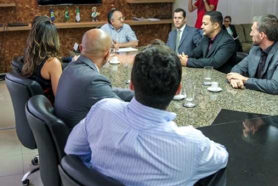 Membros da Defensoria se reuniram com o governador Pedro Taques na segunda-feira (26).