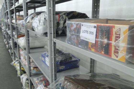 O preço dos produtos variam de R$ 100 a R$ 80 mil.