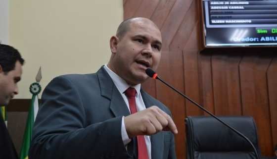 Vereador Abílio Júnior (PSC) faz oposição ao prefeito Emanuel Pinheiro, na Câmara de Cuiabá.
