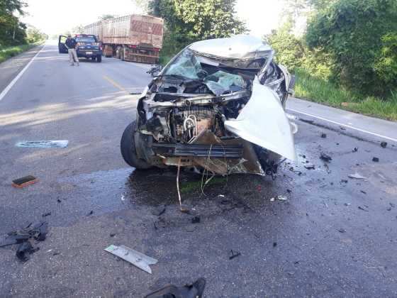 A Montana ficou completamente destruída após a batida. O motorista morreu no local do acidente.