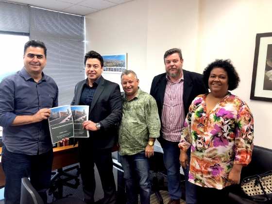 Emanuel Pinheiro e sua equipe se reuniram com o promotor Mauro Poderoso de Souza.