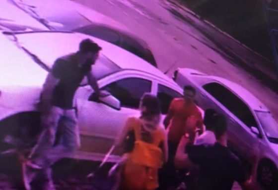 O casal relata ter sido vítima de um motorista de aplicativo.