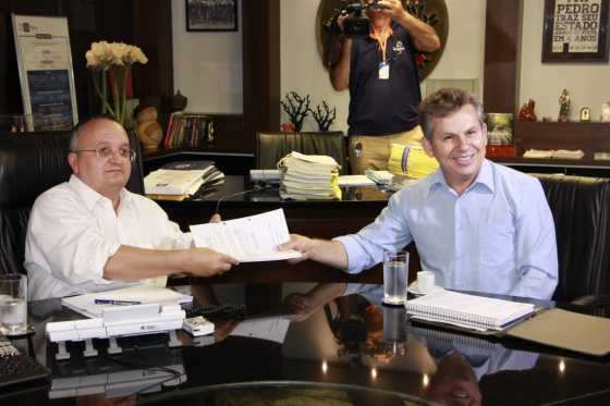 A transição entre a gestão Pedro Taques e a futura gestão Mauro Mendes tem tido rusgas.