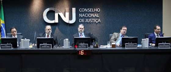 O ministro Dias Toffoli (ao centro) durante sessão do Conselho Nacional de Justiça (CNJ).