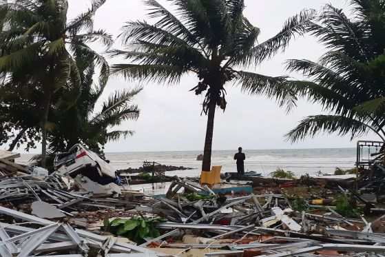 Tsunami atingiu a Indonésia na noite de sábado.
