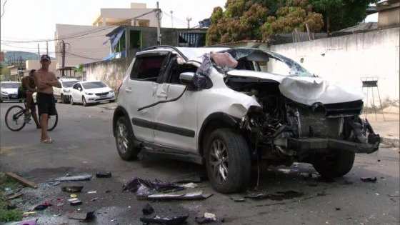 Veículo de Valério da Costa, que morreu durante perseguição a criminosos, ficou destruído.