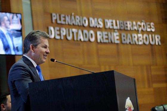 Mauro Mendes tomou posse como governador na tarde desta terça-feira (1º).