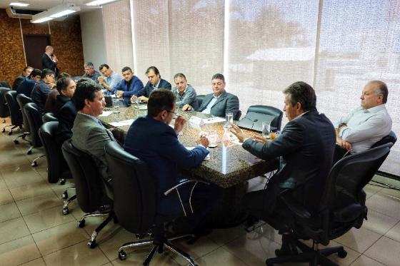 Encontro aconteceu no gabinete do governador Mauro Mendes.