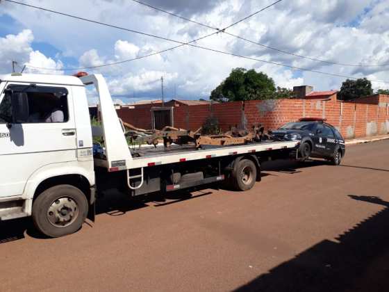 O caso foi registrado na terça-feira (15). Veículo foi guinchado.