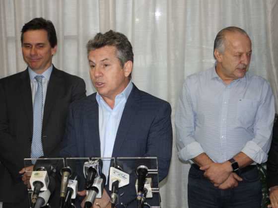 Governador em entrevista coletiva na manhã desta quinta-feira (17).
