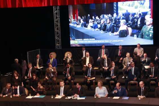 A cerimônia foi realizada no Teatro do Cerrado Zulmira Canavarros.