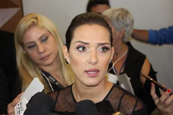 Janaina, apesar de partido ser aliado, lidera oposição