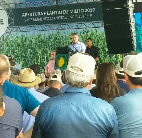 Governador Mauro Mendes discursa para os produtores rurais durante o lançamento estadual do plantio de milho em Sorriso.