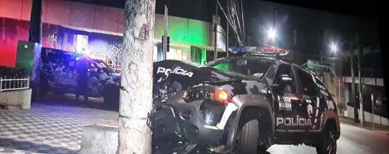 Com força da batida, os airbags do veículo foram acionados. Dois policiais foram encaminhados para o Complexo Jardim Cuiabá.