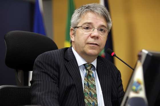 O conselheiro interino do Tribunal de Contas de Mato Grosso, Luiz Henrique Lima, indeferiu cautelar 