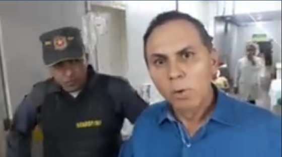 Vereador Dilemário Alencar gravou vídeo mostrando policiais os expulsando do Pronto-Socorro.
