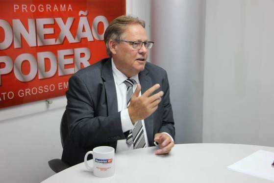Secretário de Saúde Gilberto Figueiredo critica a falta de controle financeiro da administração da Santa Casa.