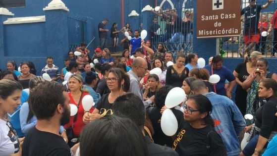 Manifestação ocorreu na manhã desta segunda-feira (08).