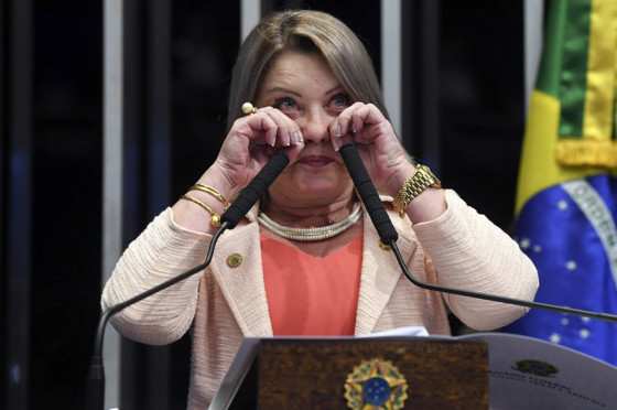 Senadora chorou na tribuna do Senado, na terça-feira (23).
