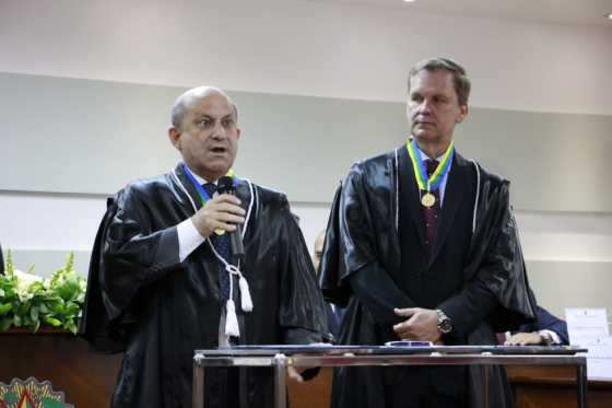 Desembargador Sebastião Barbosa, à esquerda e Gilberto Giraldelli à direita.