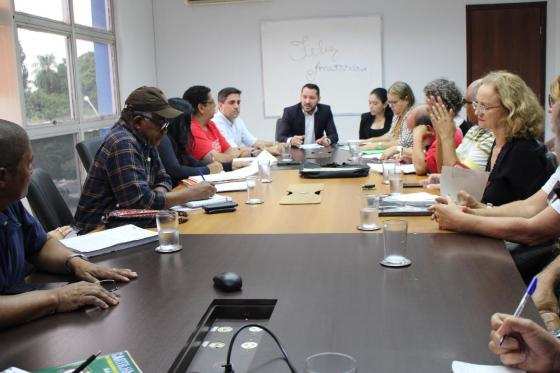 Reunião sobre reivindicações da classe e condições do Estado ocorreu na segunda-feira (13).
