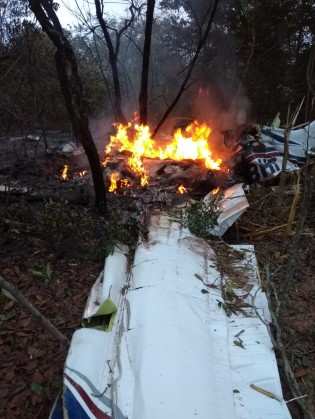 Avião que caiu em mata fechada, em Campo Grande 