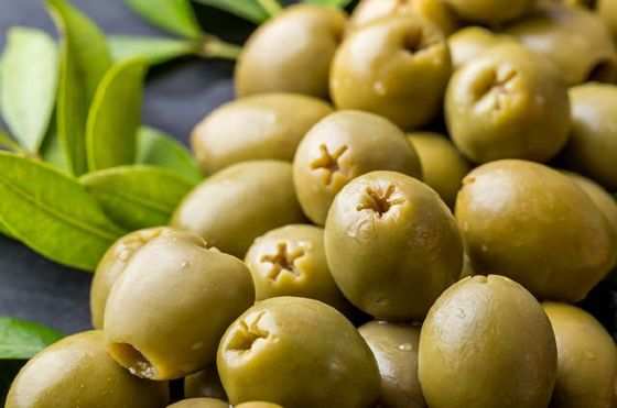 Comer azeitona ajuda a diminuir o colesterol ruim e ajuda prevenir trombose
