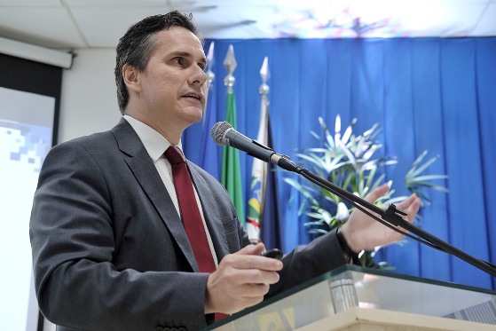 Secretário de Fazenda Rogério Gallo afirma que meta é voltar pagar o servidor no mês trabalhado.