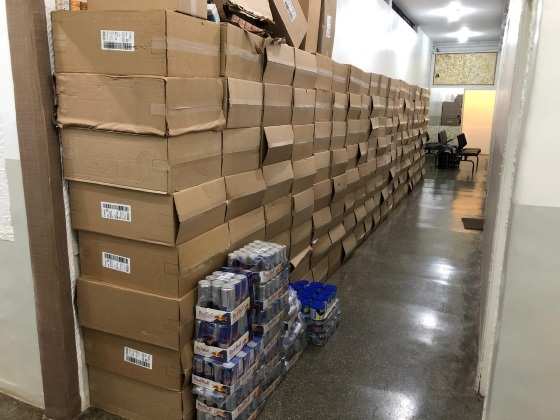 Foram recuperadas 164 caixas de cigarros, 47 latas de suplemento alimentar sustagem, 10 caixas fechadas de energético Red Bull de 250 ml, além de mais 21 latas avulsas de 250 ml, e 23 latas de energético da mesma marca de 437 ml.