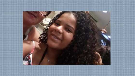 Alessandra Almeida da Silva, de 15 anos, foi atropelada por um ônibus quando caminhava pela calçada