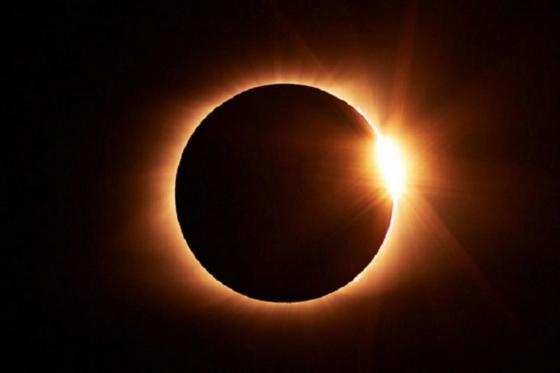 Eclipse solar poderá ser visto com o ponto máximo às 17h55.