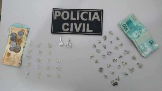 Os diamantes estavam em dois sacos com 470 pedras. Havia ainda um par de brincos e um pingente em forma de pantera, ambos cravejados de diamantes