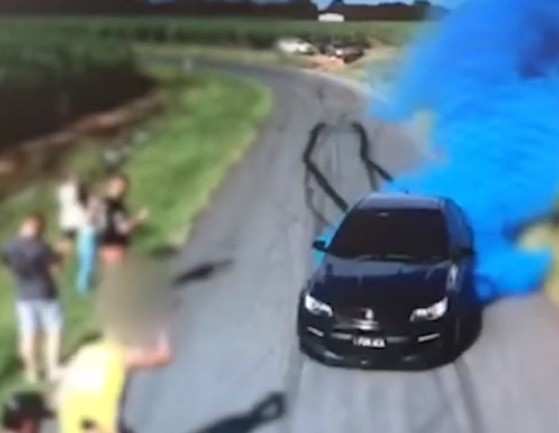 Apesar do susto, o motorista conseguiu sair a tempo e, segundo a polícia, ninguém ficou ferido.