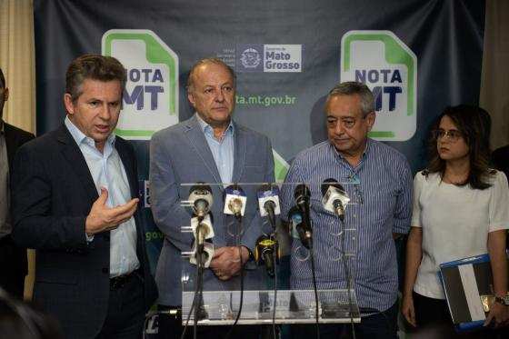 overnador Mauro Mendes, vice Otaviano Pivetta e o secretário de Estado de Infraestrutura e Logística, Marcelo de Oliveira: modelo se diferencia por ter respaldo legal.