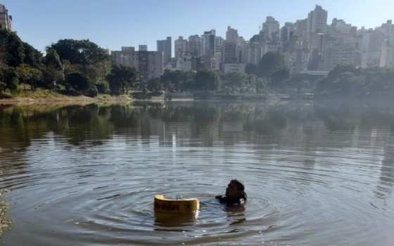 Bombeiros fizeram buscas na lagoa da Barragem Santa Lúcia, na Região Centro-Sul de Belo Horizonte