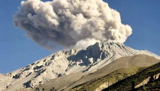 Autoridades peruanas emitiram alerta de evacuação das imediações do vulcão Ubinas.