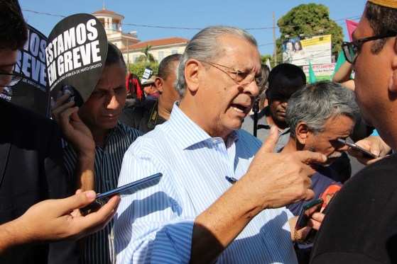 Senador Jayme Campos critica ataques de grevistas a Mauro Mendes.