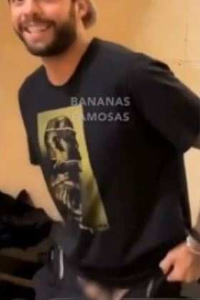 O momento é rápido e praticamente passa despercebido.