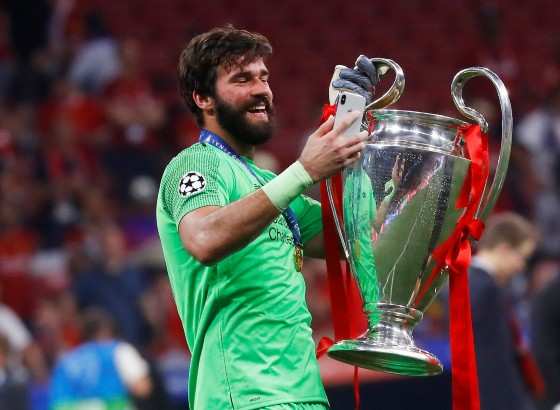 Alisson é um dos cinco representantes dos Reds entre os 12 jogadores que disputarão os prêmios